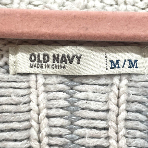 Old Navy Gray and Cream Patterned Cardigan - Picture 3 of 10